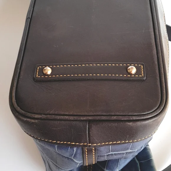 Dooney & Bourke Logo Lock - Picture 5 of 10